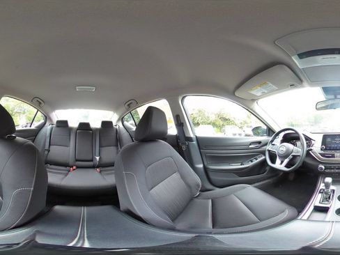 Used 2025 Nissan Altima 2.5 SV FWD image 42