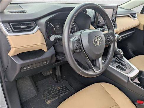 Used 2019 Toyota RAV4 XLE Premium image 9