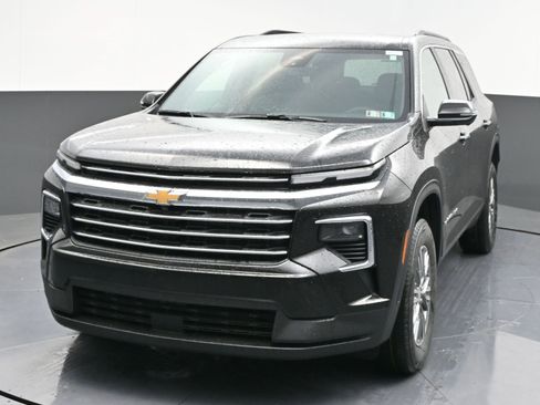New 2026 Chevrolet Traverse LT w/ Driver Confidence Package AWD/4WD image 3