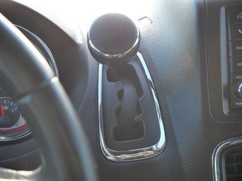 Used 2017 Dodge Grand Caravan SXT image 25