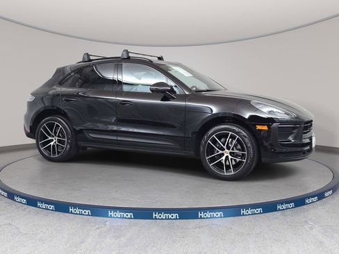 Used 2025 Porsche Macan AWD/4WD image 4
