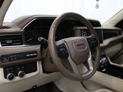 Used 2021 GMC Yukon XL Denali image 12