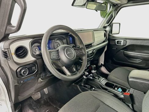 Used 2024 Jeep Wrangler Unlimited AWD/4WD image 19