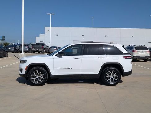 Used 2023 Jeep Grand Cherokee Limited w/ Black Appearance Package AWD/4WD image 3