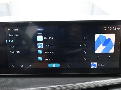 Used 2025 Hyundai Santa Fe SEL FWD image 15