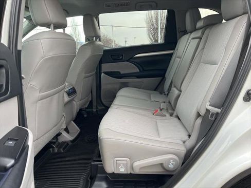 Certified 2019 Toyota Highlander Plus image 20