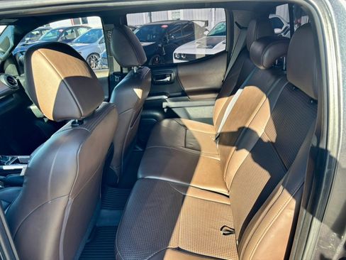 Used 2017 Toyota Tacoma Limited image 14