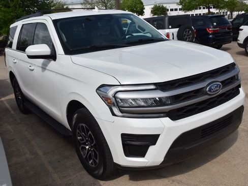 Used 2022 Ford Expedition XLT image 4