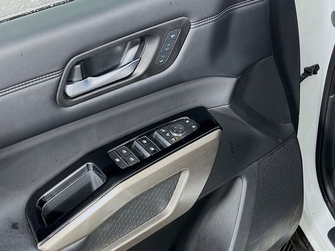 Used 2023 Nissan Pathfinder Platinum image 17