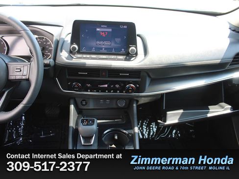 Used 2024 Nissan Rogue SV w/ SV Premium Package AWD/4WD image 18