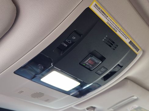 Used 2019 Lexus UX 250h image 30