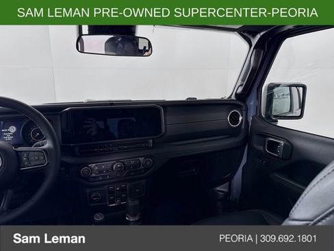 Used 2025 Jeep Gladiator Sport image 22