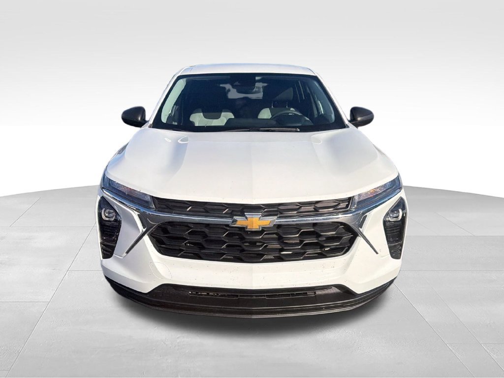 Used 2025 Chevrolet Trax LS FWD image 8