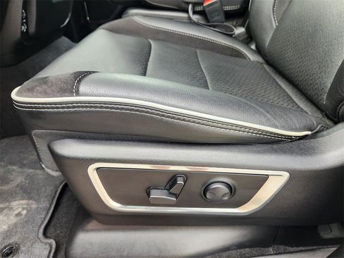 Used 2025 RAM 1500 Laramie image 27