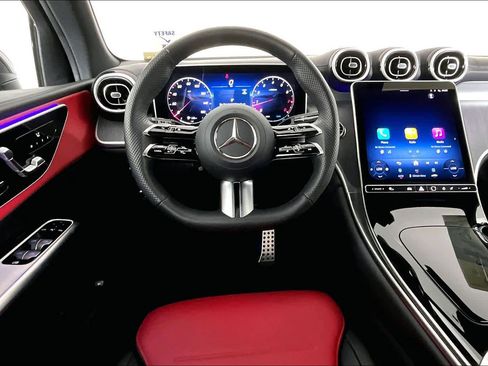 Used 2025 Mercedes-Benz GLC 300 image 5