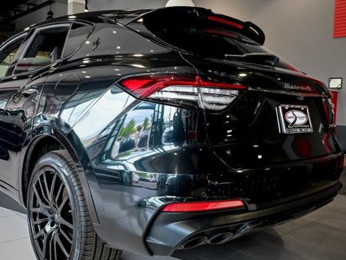 Used 2022 Maserati Levante Modena AWD/4WD image 11