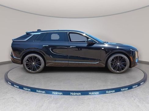 New 2025 Cadillac Lyriq Luxury AWD/4WD image 4