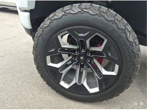 Used 2022 Chevrolet Silverado 1500 RST w/ Safety Package image 2