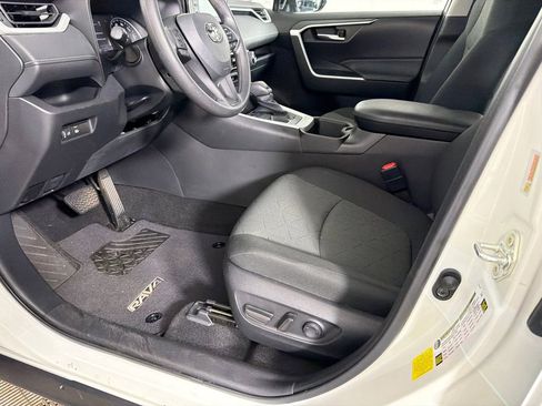 Used 2022 Toyota RAV4 XLE FWD image 9