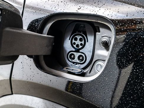 New 2026 Porsche Macan 4 Electric image 36