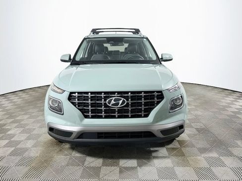 Used 2025 Hyundai Venue Limited FWD image 8
