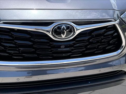 Used 2022 Toyota Highlander Limited FWD image 30