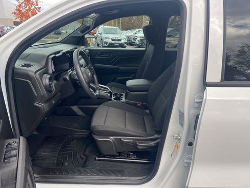 Used 2025 Chevrolet Colorado W/T image 9