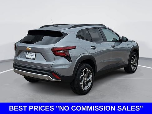 New 2026 Chevrolet Trax LT w/ Sunroof Package FWD image 3