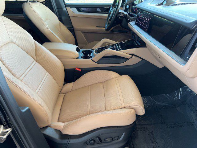 Used 2024 Porsche Cayenne Coupe AWD/4WD image 14
