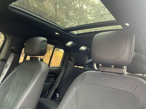 Used 2024 Land Rover Defender 110 V8 image 26