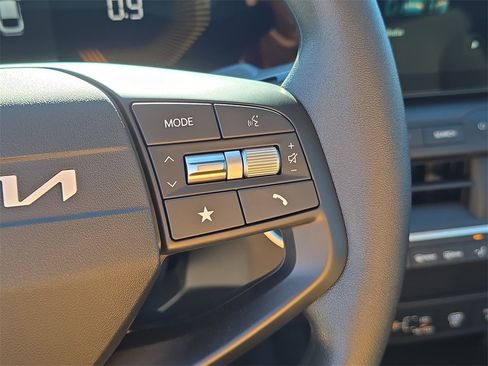 New 2025 Kia K4 LXS image 33