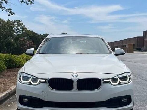 Used 2018 BMW 320i Sedan RWD image 4