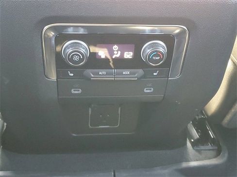 Used 2024 Chevrolet Suburban Z71 w/ Luxury Package image 25