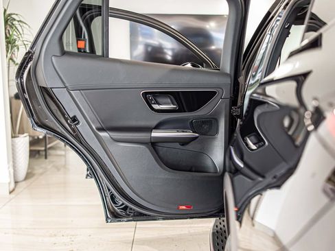 Used 2026 Mercedes-Benz GLC 300 4MATIC image 31