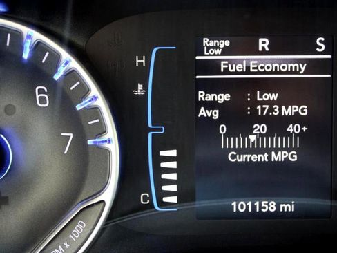 Used 2020 Chrysler Voyager LX image 22