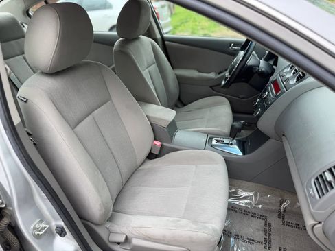 Used 2011 Nissan Altima 2.5 S w/ Special Edition Pkg image 21