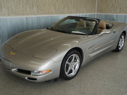 Used 2002 Chevrolet Corvette Convertible w/ Preferred Equipment Group2 RWD image 11