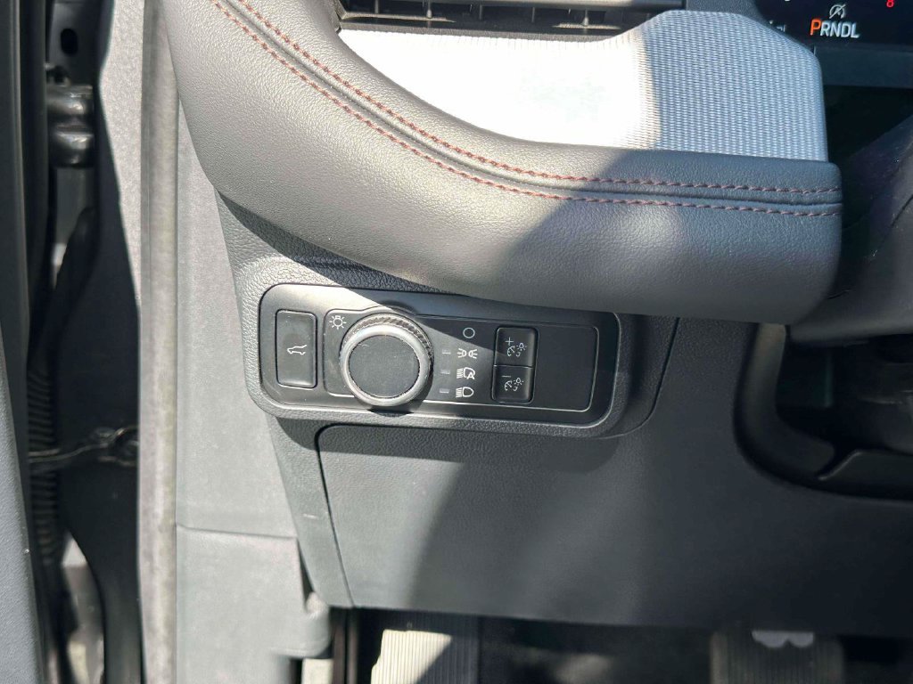 Used 2025 Ford Explorer Active AWD/4WD image 22