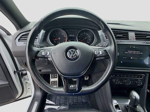 Certified 2020 Volkswagen Tiguan SE R-Line image 10