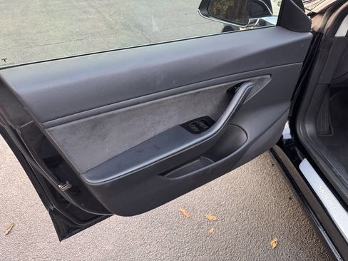 Used 2018 Tesla Model 3 Long Range image 9