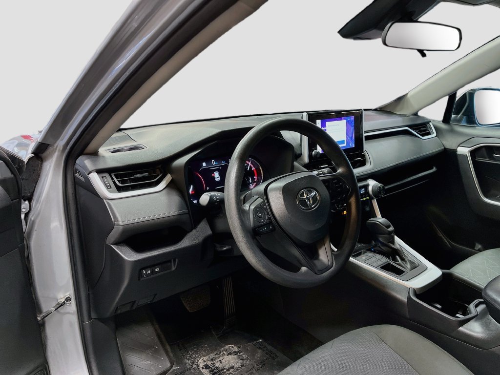 Used 2024 Toyota RAV4 XLE AWD/4WD image 9