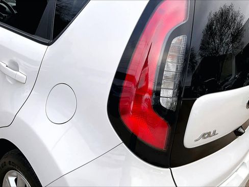 Used 2017 Kia Soul + w/ UVO Package image 25