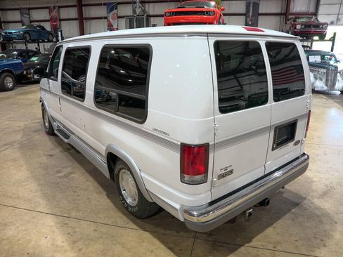 Used 1999 Ford E-150 and Econoline 150 RWD image 16