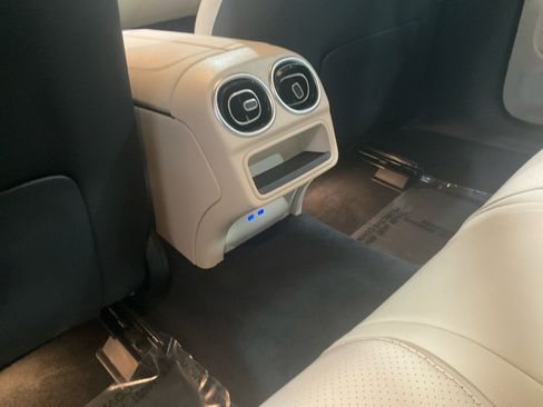 Used 2023 Mercedes-Benz C 300 4MATIC Sedan image 32