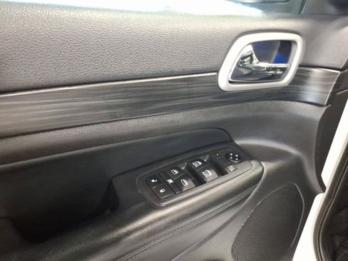 Used 2020 Jeep Grand Cherokee Altitude AWD/4WD image 6
