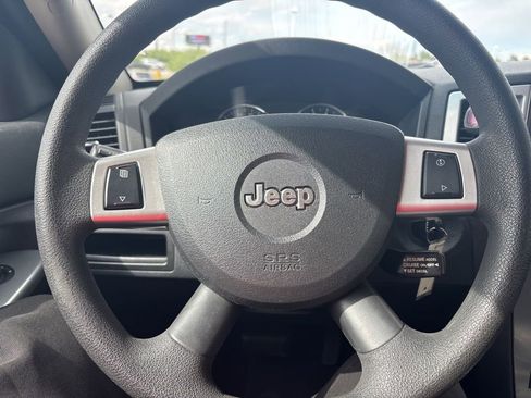 Used 2010 Jeep Grand Cherokee Laredo image 8