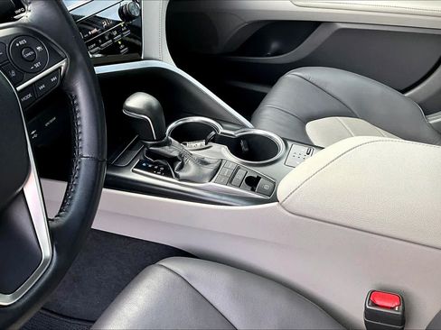 Certified 2018 Toyota Camry XLE FWD image 15