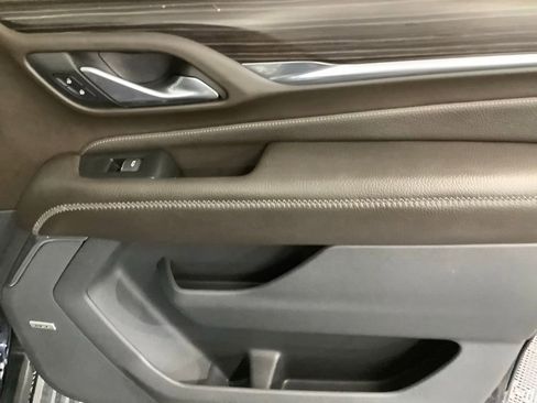 Used 2022 GMC Yukon XL Denali w/ Denali Premium Package image 33