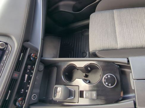 Used 2023 Nissan Rogue SV AWD/4WD image 18