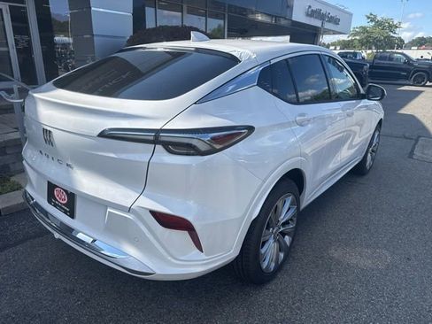 New 2025 Buick Envista Avenir image 9